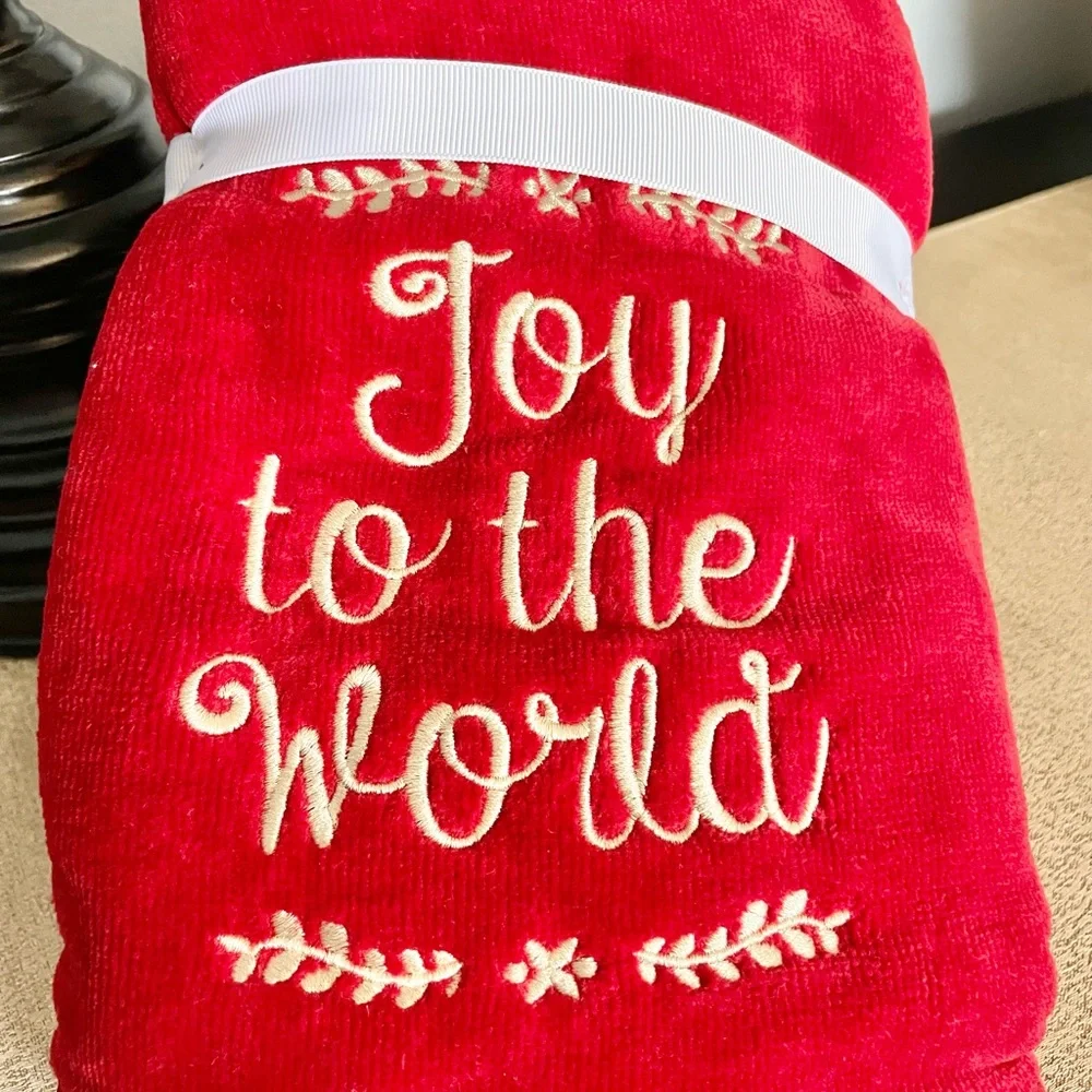 New SET OF 2 JOY TO THE WORLD Hand Towels